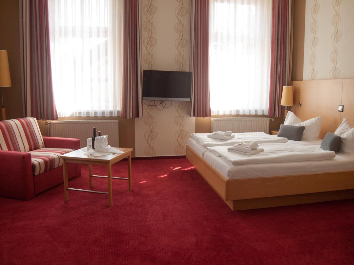 Hotel & Restaurant Waldschloesschen Kyritz Eksteriør billede
