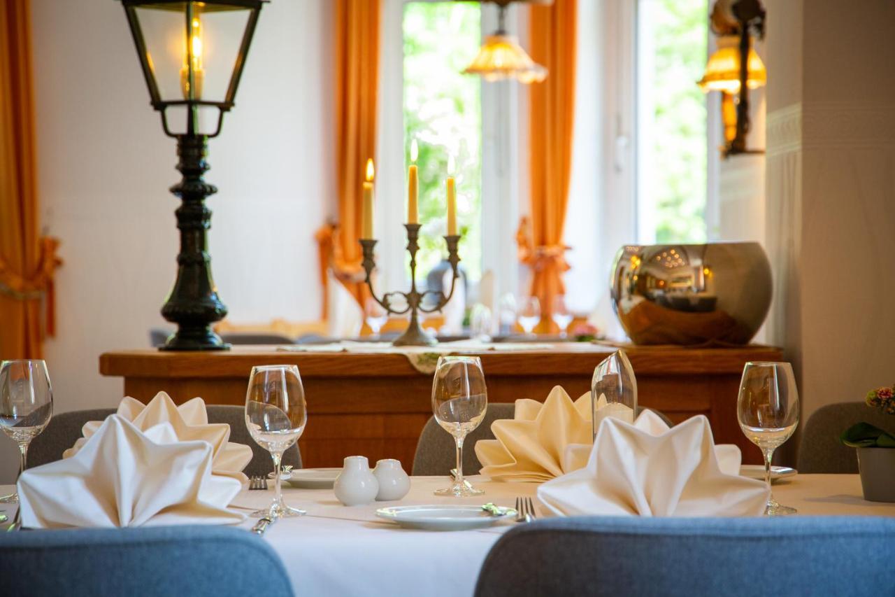 Hotel & Restaurant Waldschloesschen Kyritz Eksteriør billede