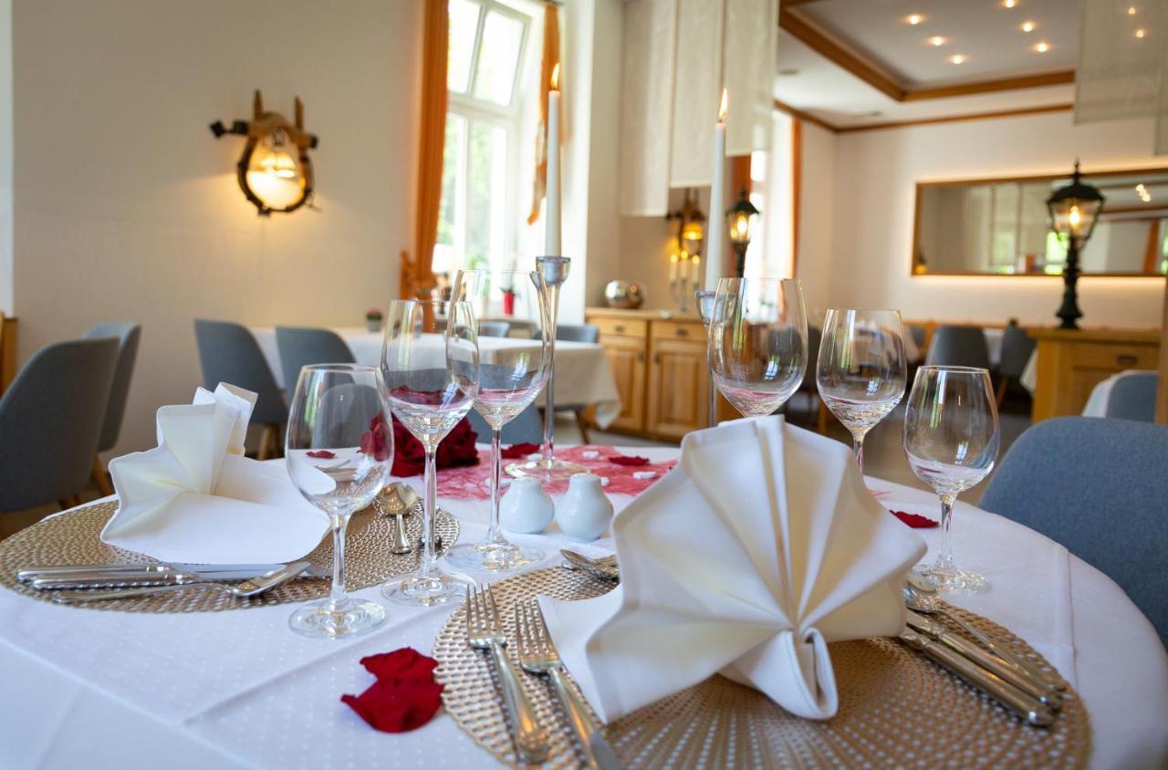 Hotel & Restaurant Waldschloesschen Kyritz Eksteriør billede