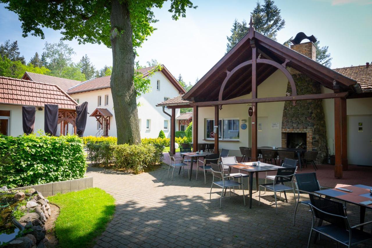 Hotel & Restaurant Waldschloesschen Kyritz Eksteriør billede
