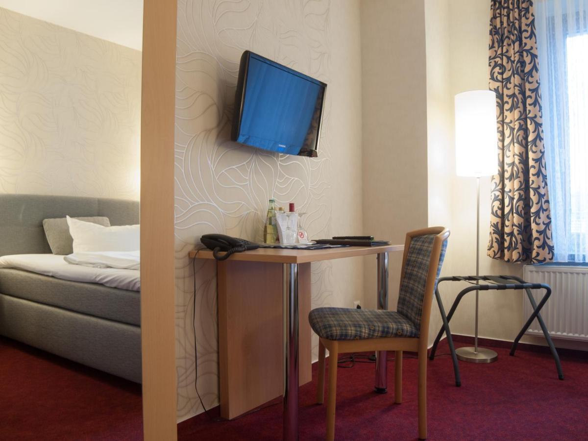 Hotel & Restaurant Waldschloesschen Kyritz Eksteriør billede