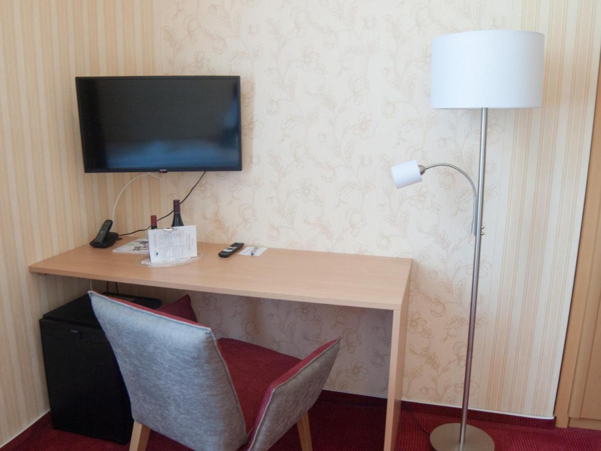 Hotel & Restaurant Waldschloesschen Kyritz Eksteriør billede
