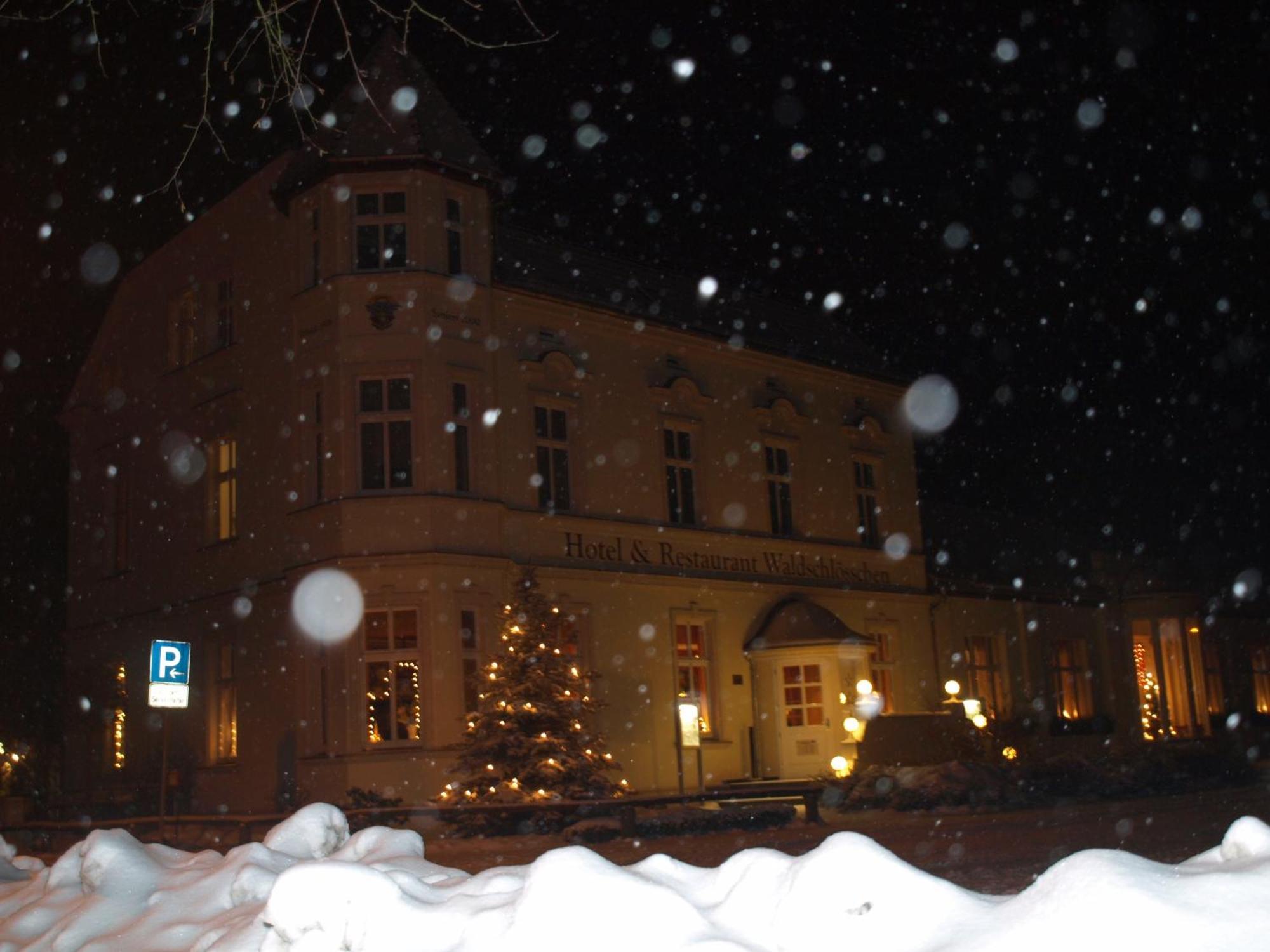 Hotel & Restaurant Waldschloesschen Kyritz Eksteriør billede