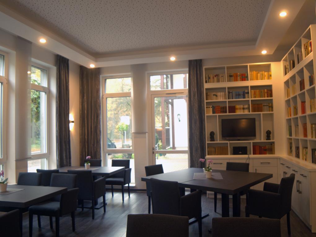 Hotel & Restaurant Waldschloesschen Kyritz Eksteriør billede