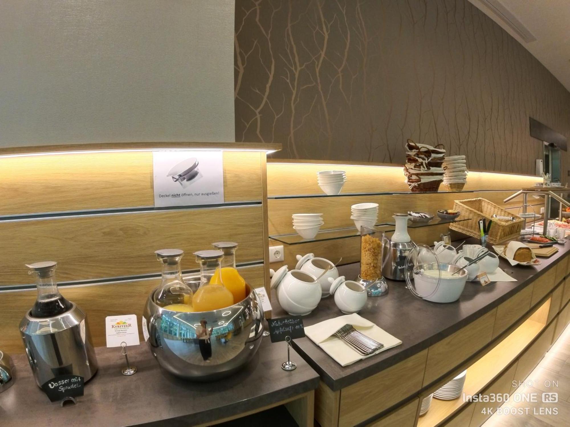 Hotel & Restaurant Waldschloesschen Kyritz Eksteriør billede