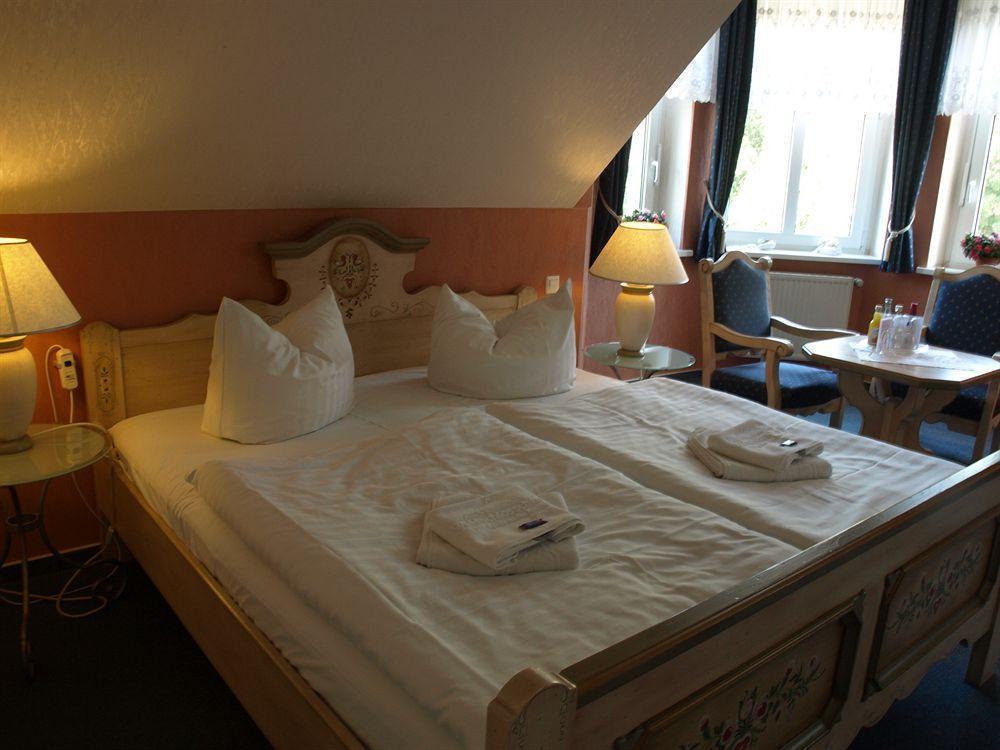 Hotel & Restaurant Waldschloesschen Kyritz Eksteriør billede