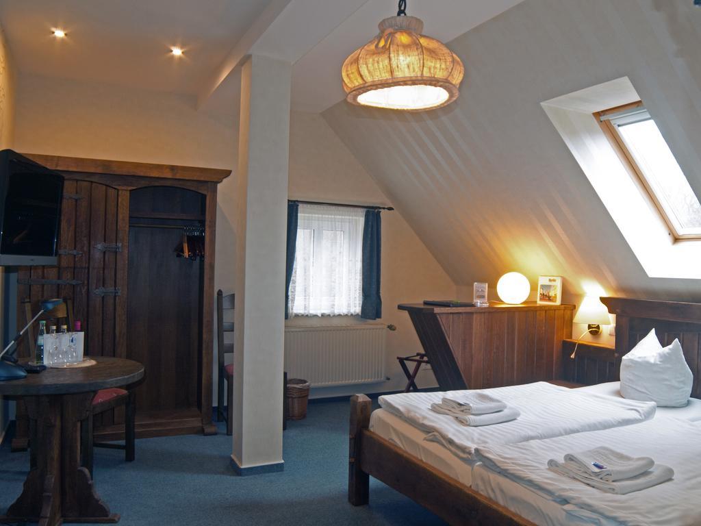 Hotel & Restaurant Waldschloesschen Kyritz Eksteriør billede