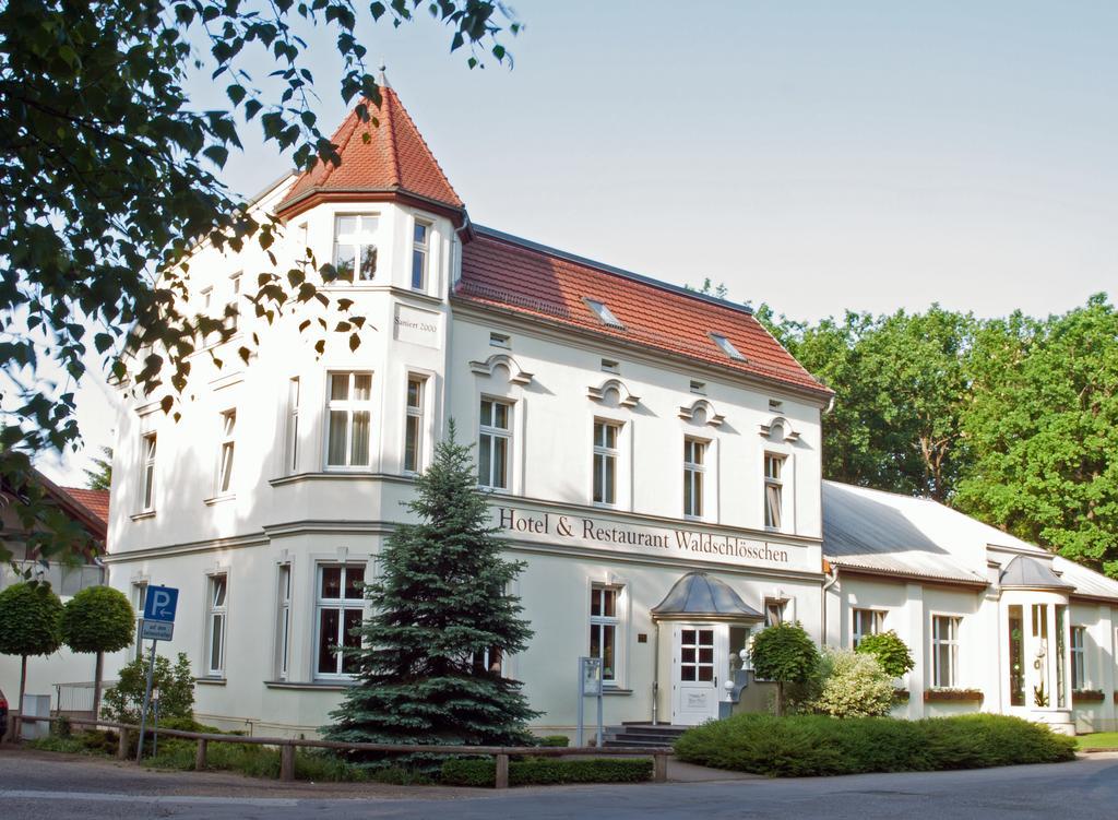 Hotel & Restaurant Waldschloesschen Kyritz Eksteriør billede