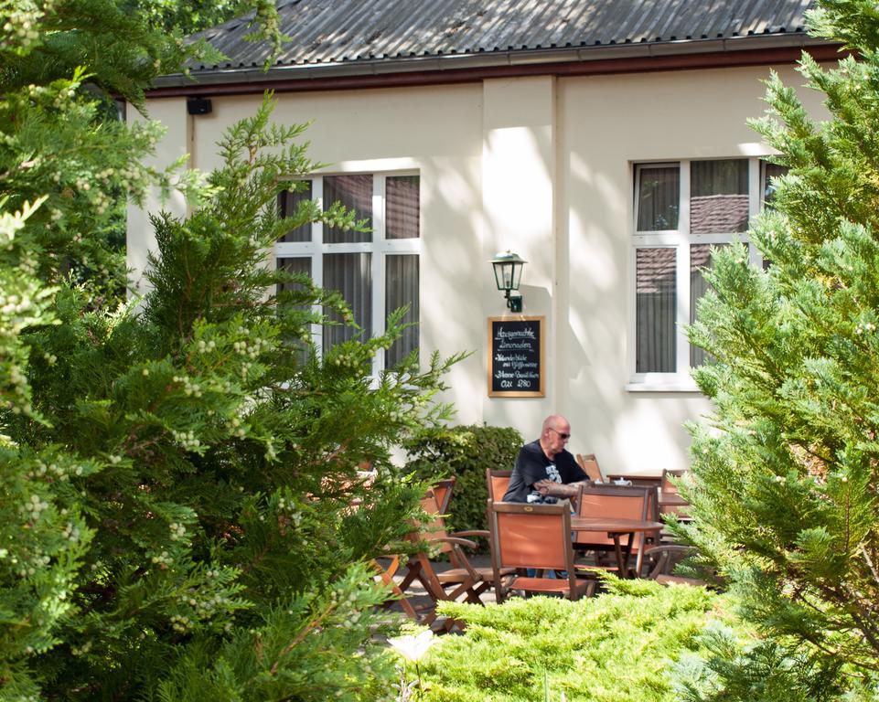 Hotel & Restaurant Waldschloesschen Kyritz Eksteriør billede