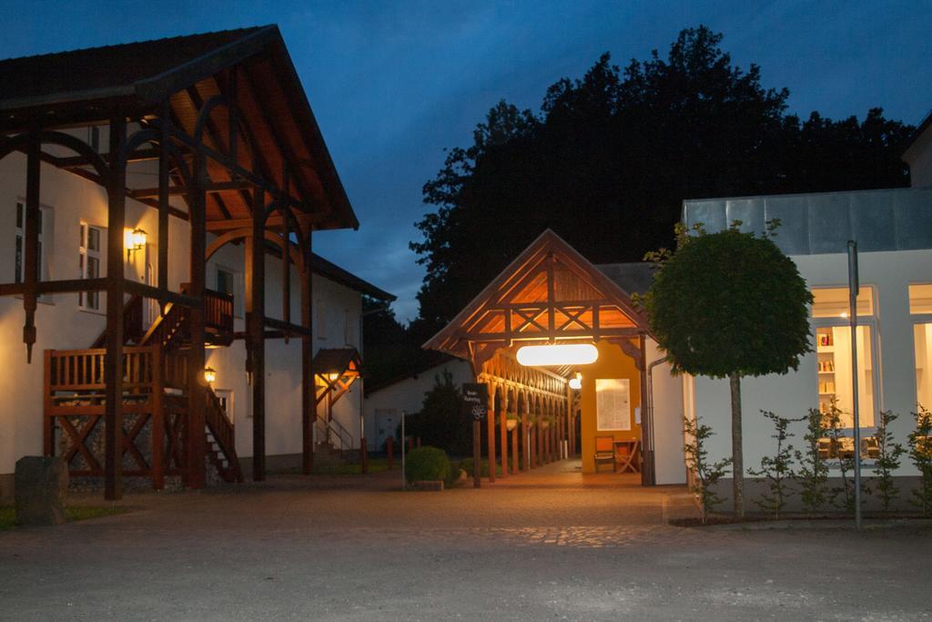 Hotel & Restaurant Waldschloesschen Kyritz Eksteriør billede