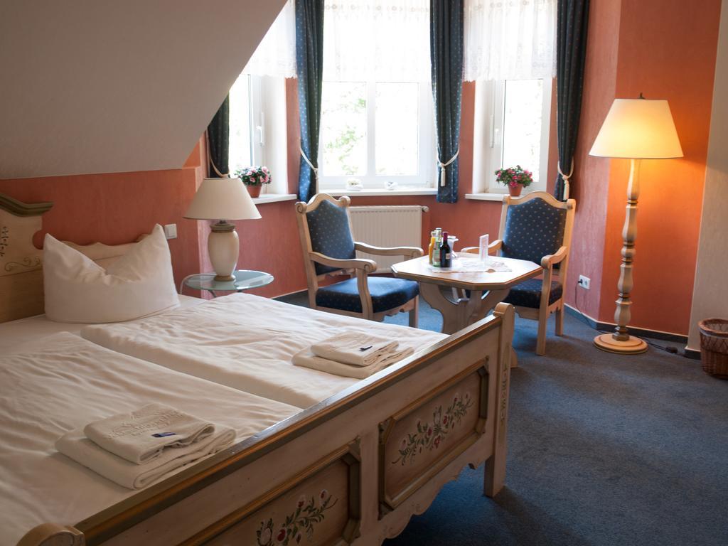 Hotel & Restaurant Waldschloesschen Kyritz Eksteriør billede