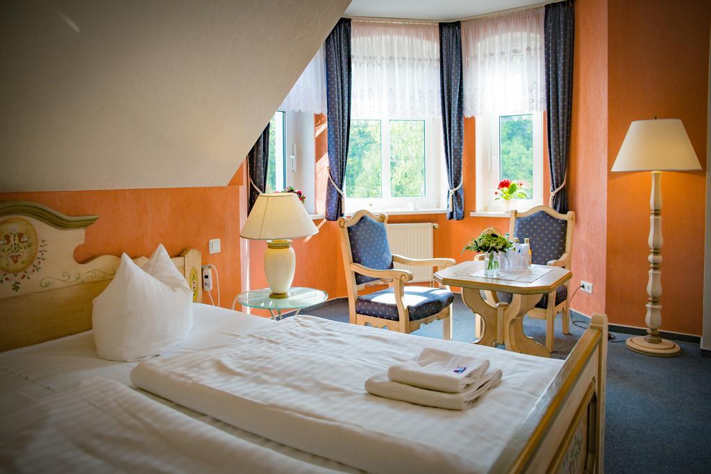 Hotel & Restaurant Waldschloesschen Kyritz Eksteriør billede