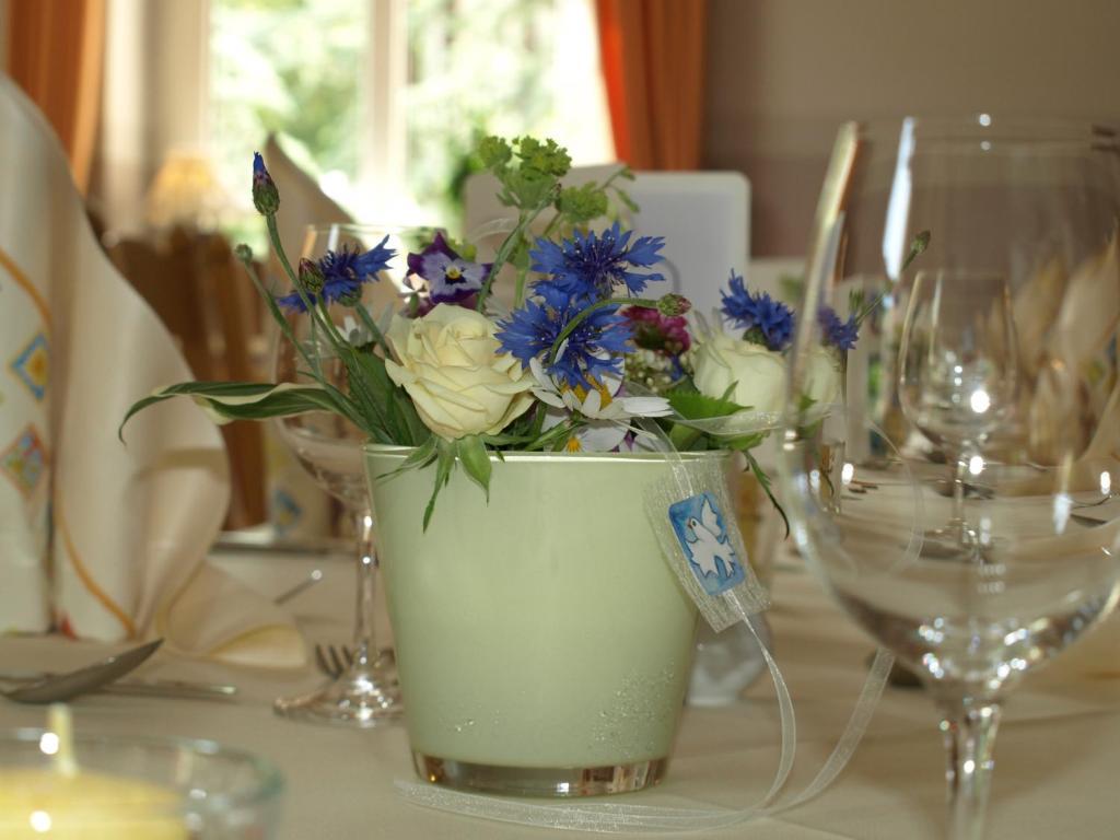 Hotel & Restaurant Waldschloesschen Kyritz Eksteriør billede