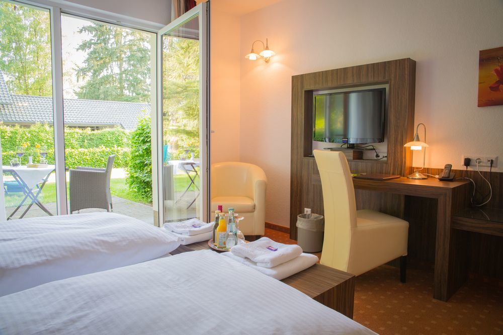 Hotel & Restaurant Waldschloesschen Kyritz Eksteriør billede