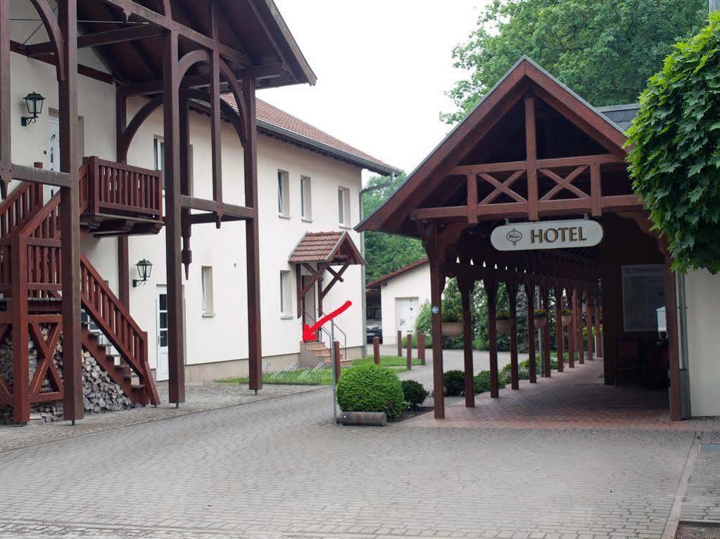 Hotel & Restaurant Waldschloesschen Kyritz Eksteriør billede