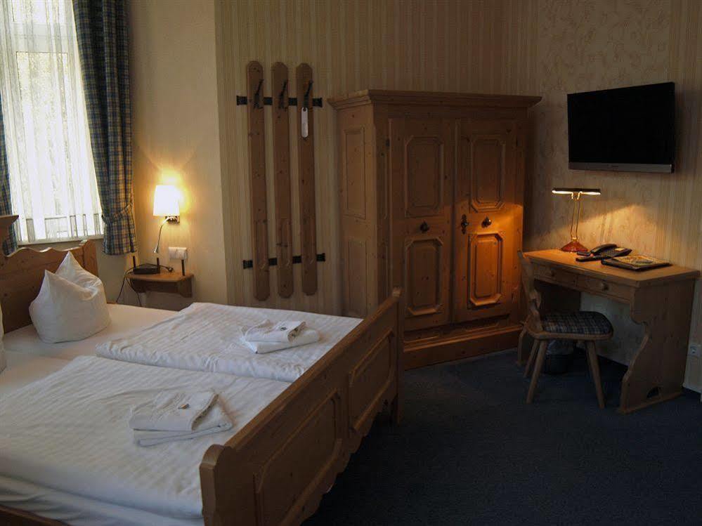 Hotel & Restaurant Waldschloesschen Kyritz Eksteriør billede
