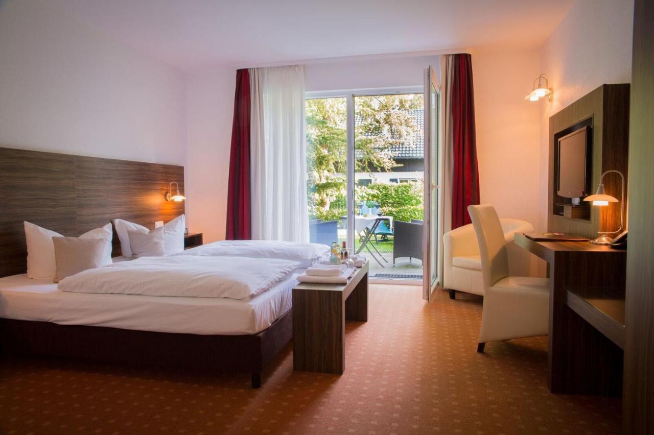 Hotel & Restaurant Waldschloesschen Kyritz Eksteriør billede