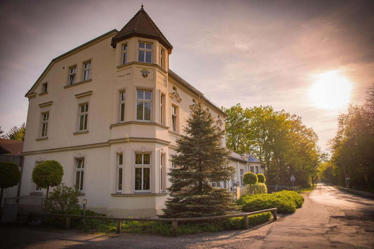 Hotel & Restaurant Waldschloesschen Kyritz Eksteriør billede