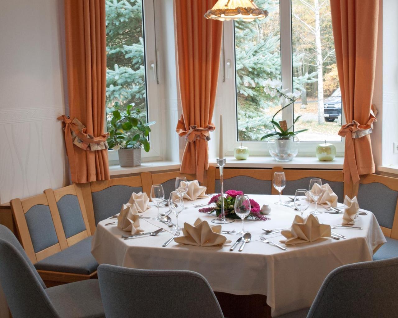 Hotel & Restaurant Waldschloesschen Kyritz Eksteriør billede