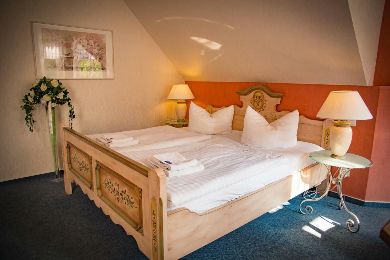 Hotel & Restaurant Waldschloesschen Kyritz Eksteriør billede